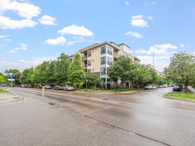 2565 Franklin Avenue Unit 211 Saint Paul MN 55114 - MLS# 6764650