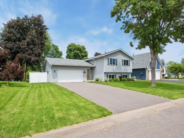 5533 Golfview Lane N Saint Paul MN 55128 - MLS# 6764979
