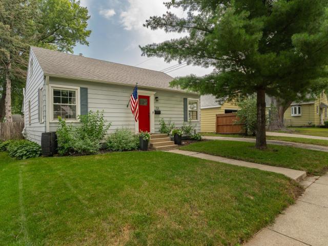 721 15th Street NE Rochester MN 55906 - MLS# 6765454