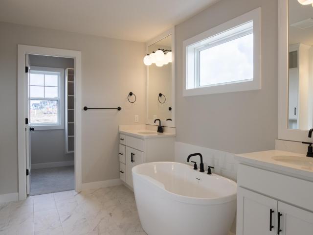 5527 Scenic Loop Run Chaska MN 55386 - MLS# 6765815