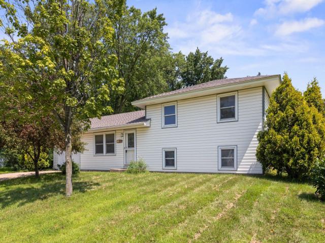 901 Cortland Drive Apple Valley MN 55124 - MLS# 6765882