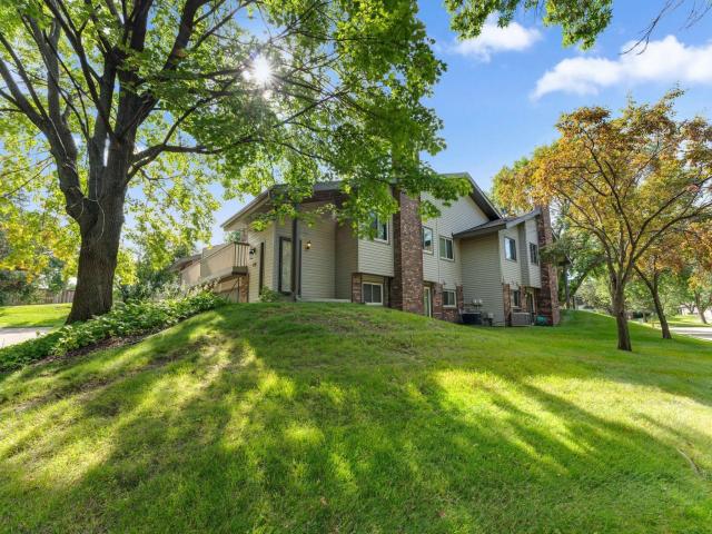 9657 Hampshire Lane Eden Prairie MN 55347 - MLS# 6767302
