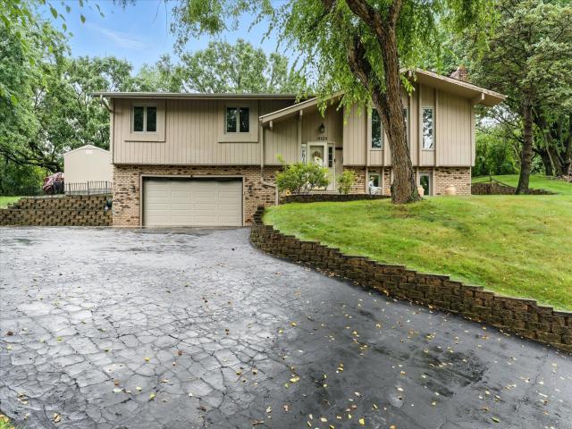 13520 Elkwood Circle Apple Valley MN 55124 - MLS# 6768567