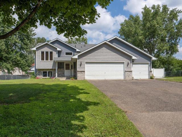 8482 Magnolia Street NW Coon Rapids MN 55433 - MLS# 6768903