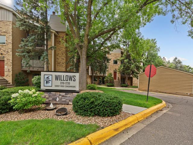 2220 Ridge Drive Unit 31 Minneapolis MN 55416 - MLS# 6769266
