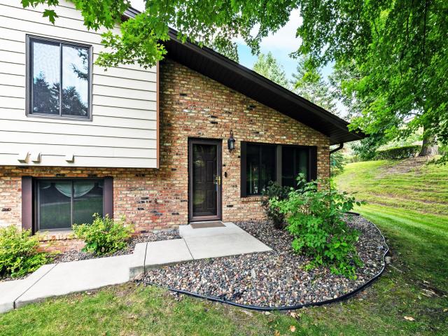 1095 Weston Lane N Plymouth MN 55447 - MLS# 6769396
