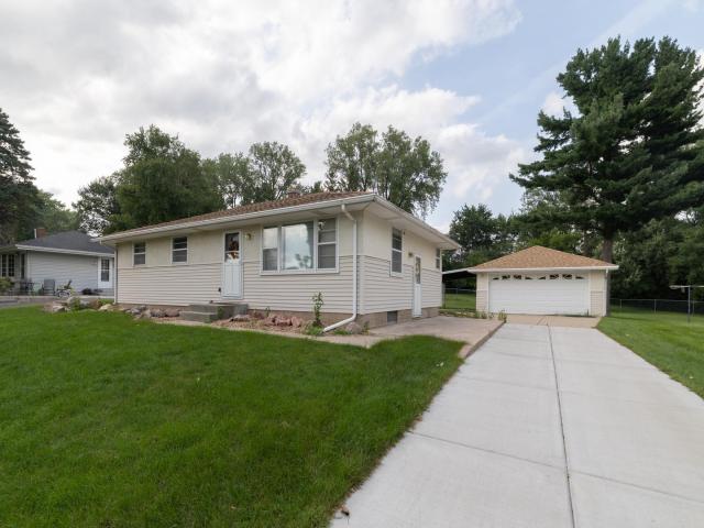1687 Rosewood Avenue N Saint Paul MN 55109 - MLS# 6770326