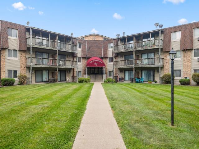 2007 E 122nd Street Unit B2 Burnsville MN 55337 - MLS# 6771996