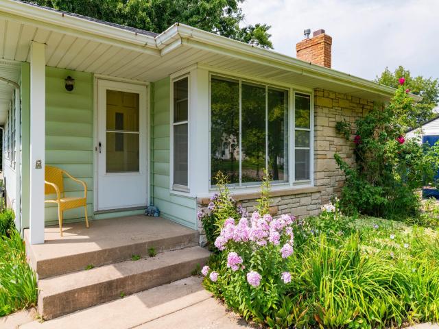 654 3rd Avenue NW Saint Paul MN 55112 - MLS# 6772594
