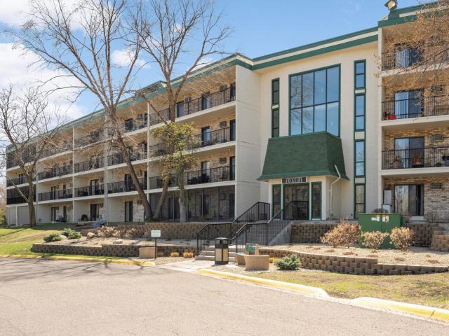 10501 Cedar Lake Rd Unit 420 Minnetonka MN 55305 - MLS# 6772833