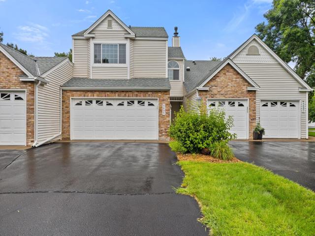5695 Donegal Court Saint Paul MN 55126 - MLS# 6774297