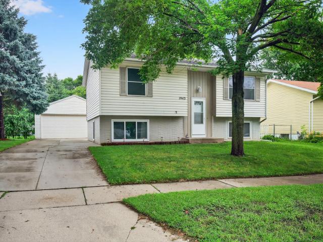1943 42nd Street NW Rochester MN 55901 - MLS# 6774571