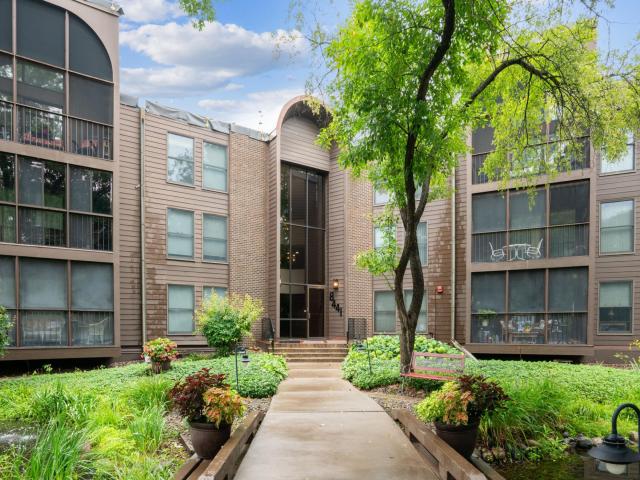 8441 Irwin Road Unit 110 Bloomington MN 55437 - MLS# 6774679