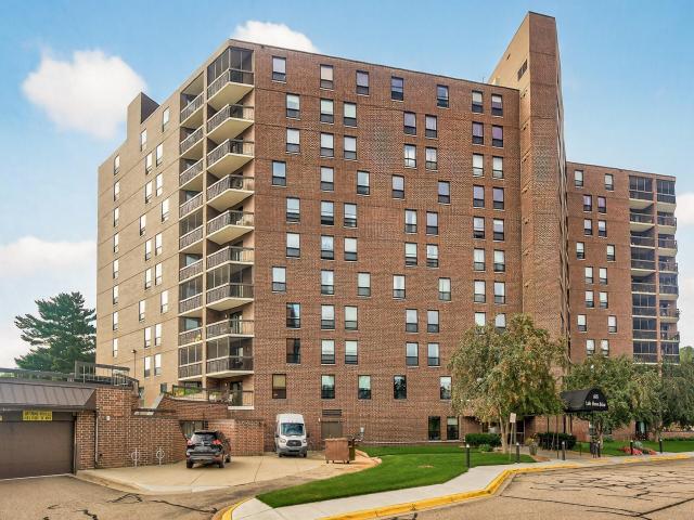 6615 Lake Shore Drive S Unit 302 Richfield MN 55423 - MLS# 6775739