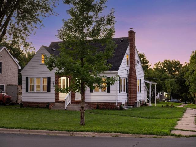 335 Shakopee Avenue E Shakopee MN 55379 - MLS# 6776167