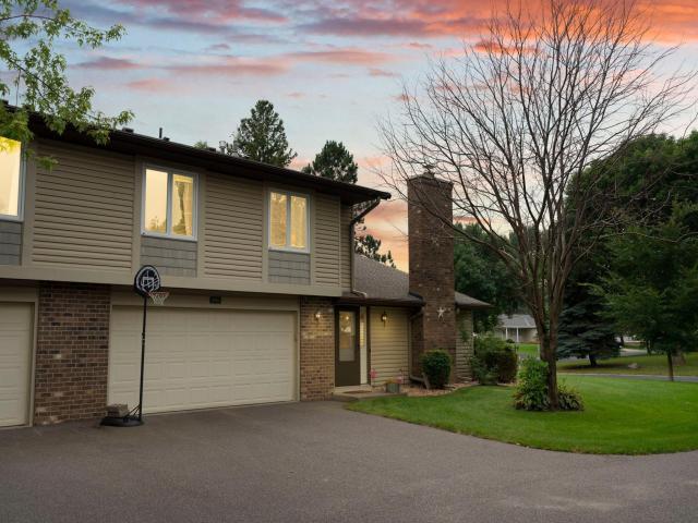 9516 Kingsview Lane N Maple Grove MN 55369 - MLS# 6776404