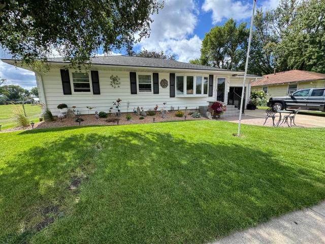 304 Richway Drive E Albert Lea MN 56007 - MLS# 6778227