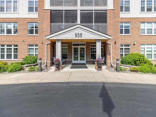 935 Ferndale Street N Unit 210 Saint Paul MN 55119 - MLS# 6779064