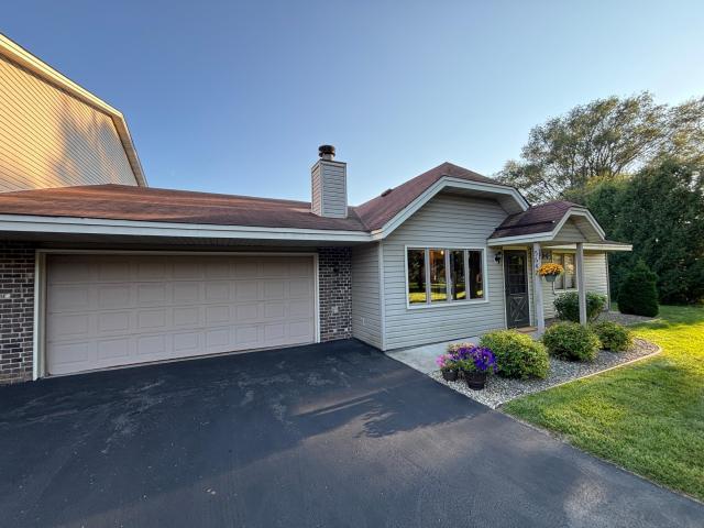5647 Chatsworth Street N Saint Paul MN 55126 - MLS# 6779459