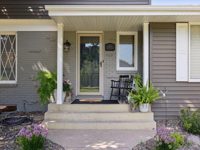 10 Western Terrace Golden Valley MN 55426 - MLS# 6779776