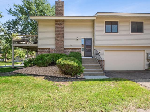 1003 Pontiac Lane Chanhassen MN 55317 - MLS# 6780161