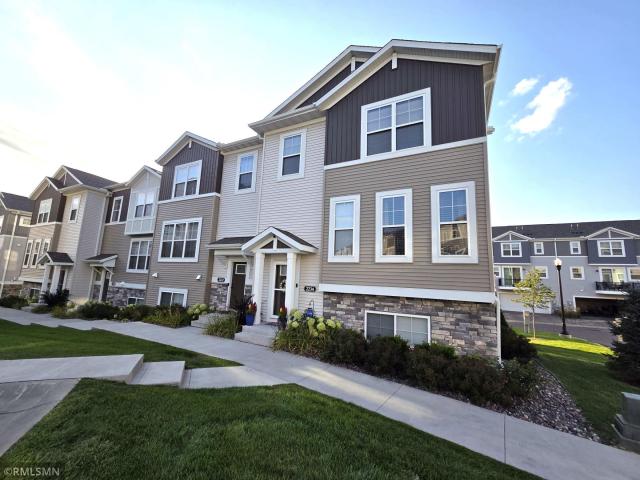 2234 Gateway Curve North Saint Paul MN 55109 - MLS# 6780477