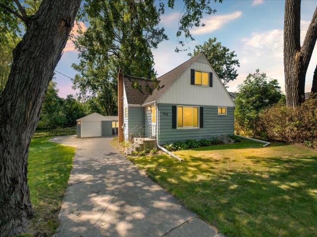 1008 Burke Avenue W Saint Paul MN 55113 - MLS# 6781312