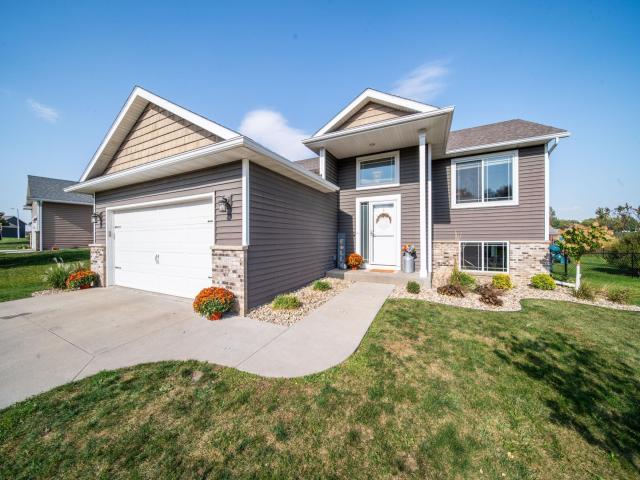 5433 Weatherstone Dr NW Rochester MN 55901 - MLS# 6781913