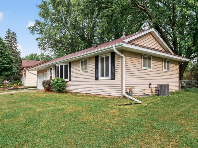 921 Cortland Drive S Apple Valley MN 55124 - MLS# 6782295