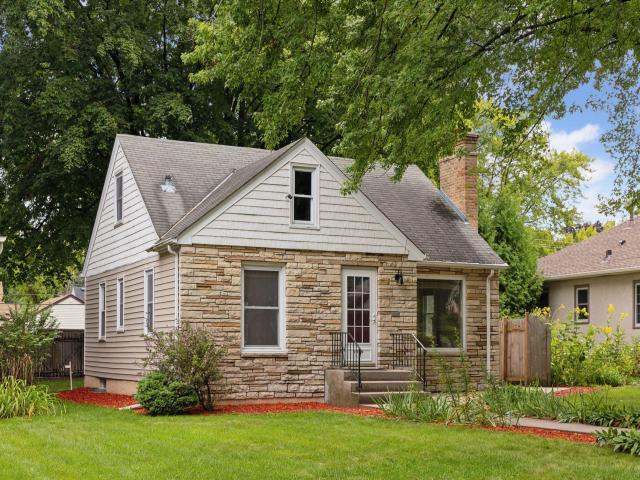 2906 Zenith Avenue N Minneapolis MN 55422 - MLS# 6782740