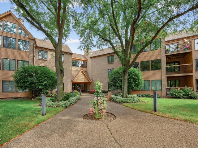 6100 Auto Club Road Unit 303 Bloomington MN 55438 - MLS# 6783642