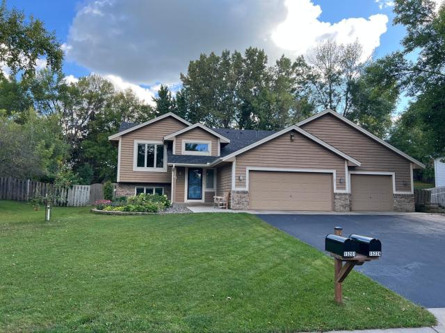 15201 82nd Avenue N Maple Grove MN 55311 - MLS# 6784070