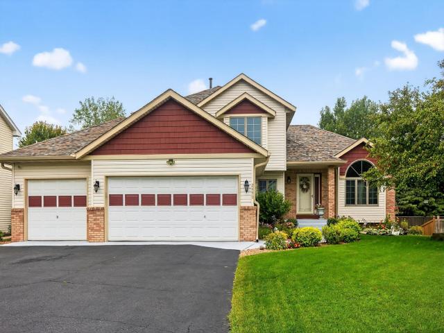 2490 Adele Street Maplewood MN 55109 - MLS# 6784699
