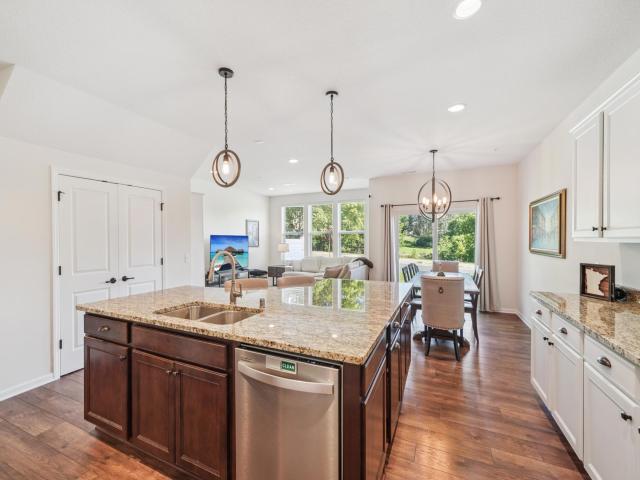 726 Maggie Way Chanhassen MN 55317 - MLS# 6785927