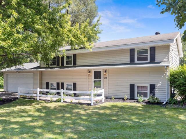 691 20th Avenue NW Saint Paul MN 55112 - MLS# 6786347