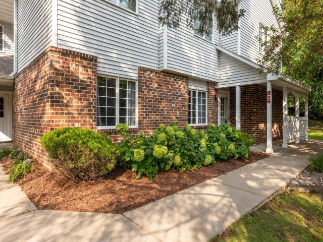 3563 Blue Jay Way Unit 100 Saint Paul MN 55123 - MLS# 6786583