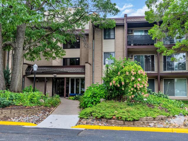 1690 Highway 36 W Unit 216 Saint Paul MN 55113 - MLS# 6786820