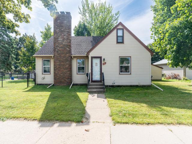 692 Wheelock Parkway E Saint Paul MN 55106 - MLS# 6787075