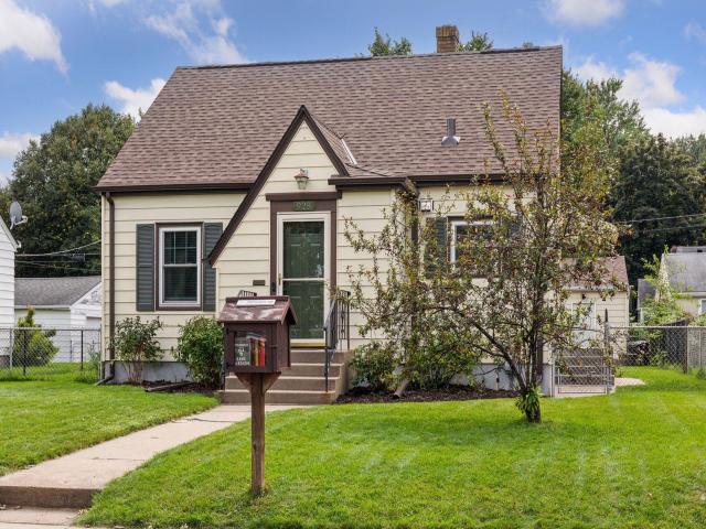 928 Iowa Avenue W Saint Paul MN 55117 - MLS# 6787395