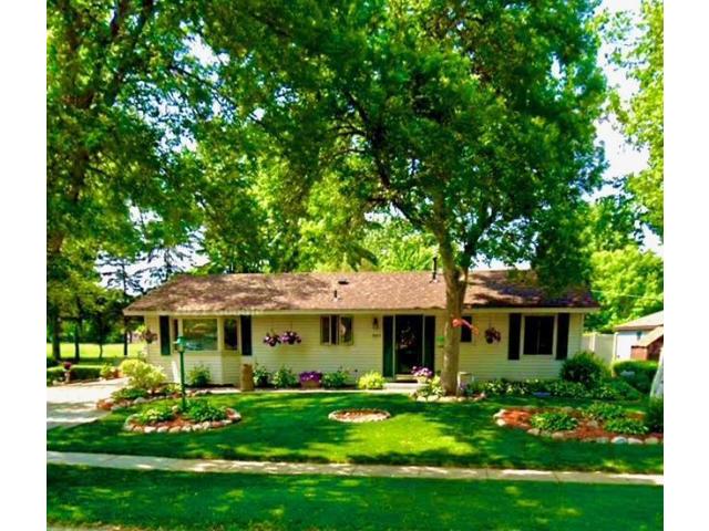 889 Whitney Drive Apple Valley MN 55124 - MLS# 6788458
