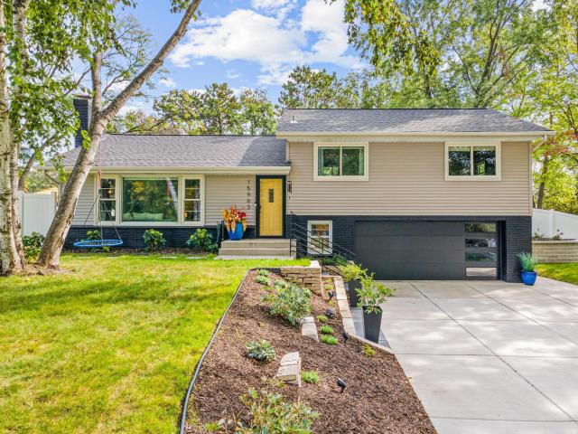 15903 N Eden Drive Eden Prairie MN 55346 - MLS# 6790289