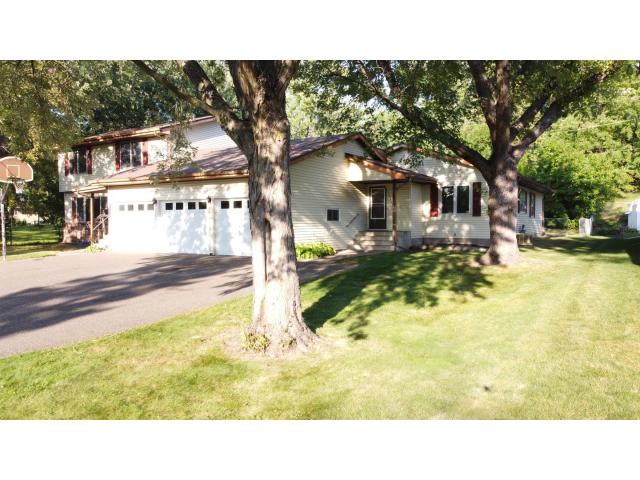 6864 8th Street Lane N Saint Paul MN 55128 - MLS# 6790574