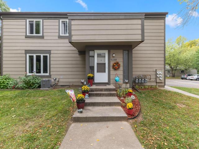 4812 Grenwich Way N Oakdale MN 55128 - MLS# 6791255