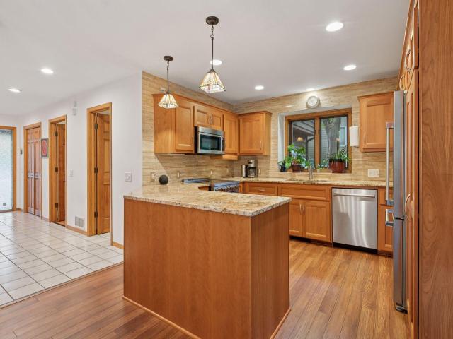 8166 Utah Avenue S Bloomington MN 55438 - MLS# 6792726