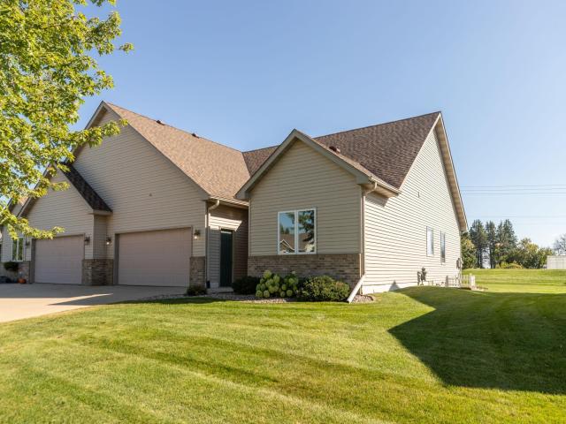 2425 Mossy Creek Drive NE Owatonna MN 55060 - MLS# 6794686