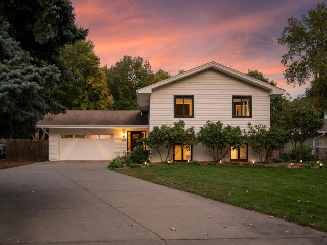3418 Owasso Street Saint Paul MN 55126 - MLS# 6796625
