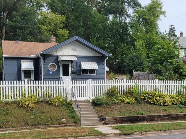 525 Lawson Avenue E Saint Paul MN 55130 - MLS# 6797141