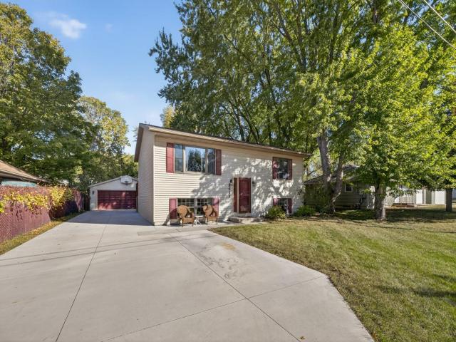 2411 Mayhill Street SE Rochester MN 55904 - MLS# 6797485
