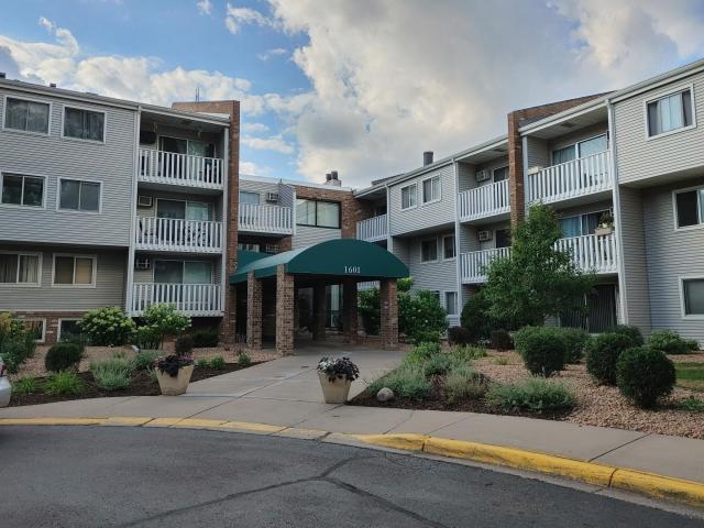 1601 N Innsbruck Drive NE Unit 123 Minneapolis MN 55432 - MLS# 6798569