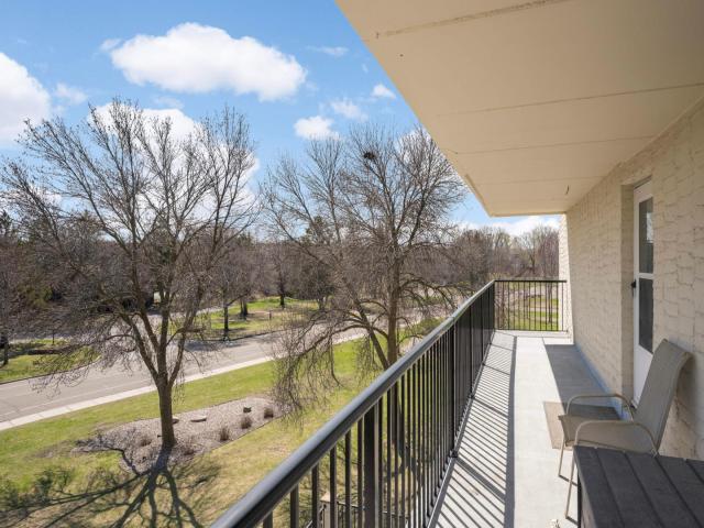 10501 Cedar Lake Rd Unit 420 Minnetonka MN 55305 - MLS# 6799010